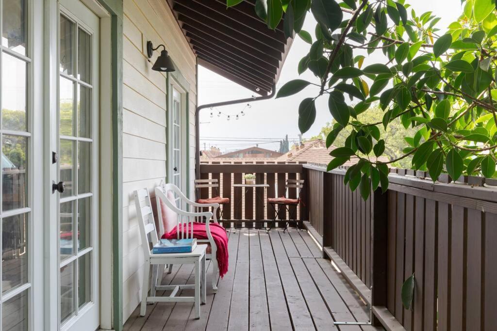 Take It Easy On The Porch In A Hollywood Hideaway Villa Лос Анджелис Екстериор снимка